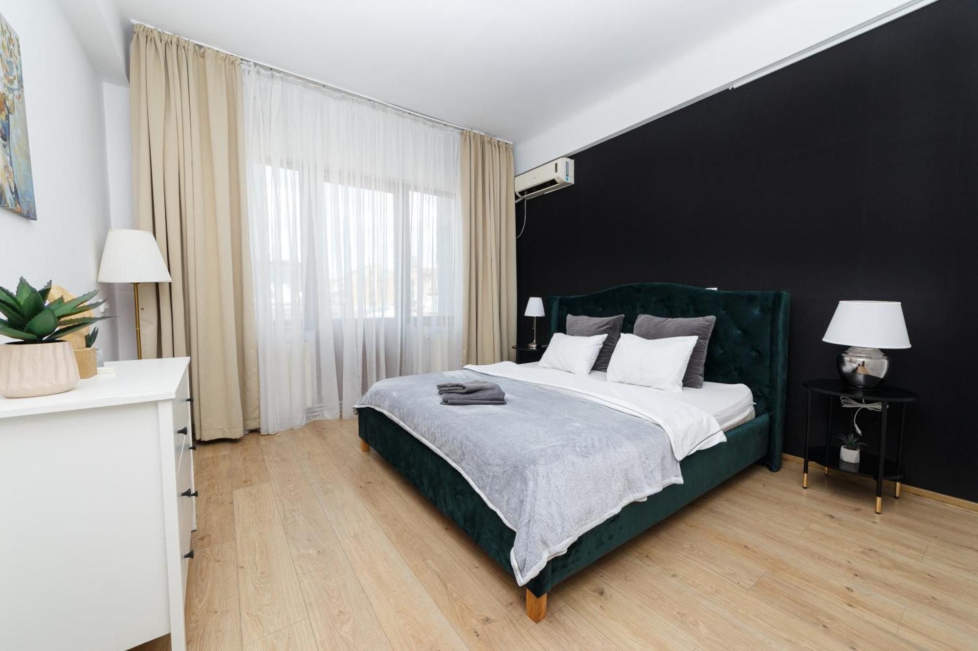 Color Apartments Franceza St Bukares Bagian luar foto